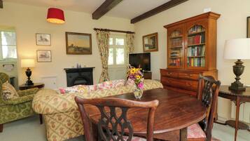 Cottage | Interior