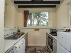 Cookware/dishes/utensils - The Gameskeepers Cottage (Grange-over-Sands)