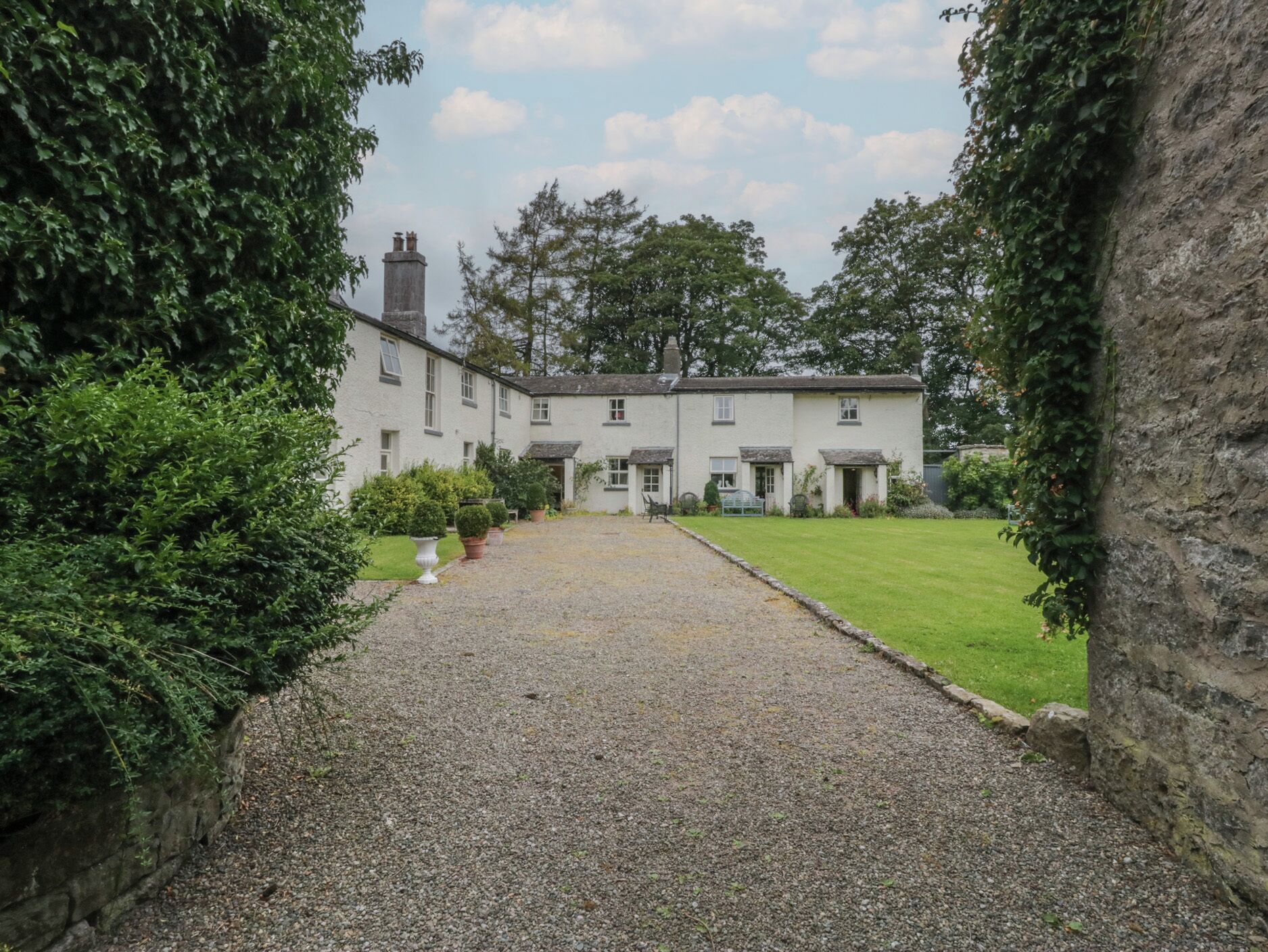 المنشأة من الخارج