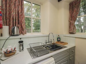 Cookware/dishes/utensils - The Gameskeepers Cottage (Grange-over-Sands)