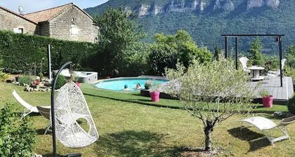 Bed and Breakfast 'Chambres D'hôtes - Les Baumes' mit Gemeinschaftspool, WLAN und Klimaanlage