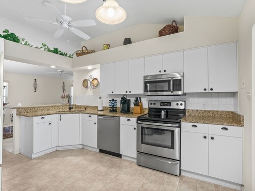 2/2 Biscayne Model w/ Golfcart