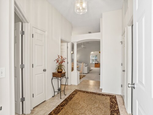 2/2 Biscayne Model w/ Golfcart