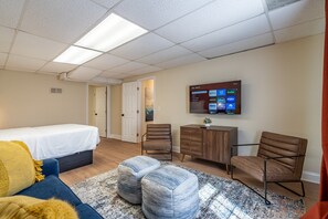 4 habitaciones, acceso a internet y ropa de cama