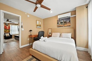 3 bedrooms, iron/ironing board, travel crib, WiFi - Charming Home in Vibrant Philadelphia (Philadelphia)