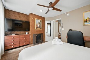 4 bedrooms, desk, iron/ironing board, travel crib