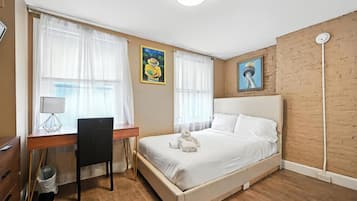 4 bedrooms, desk, iron/ironing board, travel crib