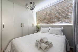 2 bedrooms, iron/ironing board, WiFi, bed sheets