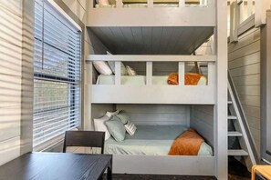 4 habitaciones, escritorio, tabla de planchar con plancha y wifi gratis 