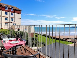 Outdoor dining - Beachside (Paignton)