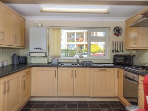 Dishwasher, cookware/dishes/utensils - Beachside (Paignton)