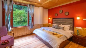 A bedroom with a wooden ceiling, a large bed with white bedding, a red accent wall, and a window with curtains. - Offbeat Pulga by PACK (Sosan)
