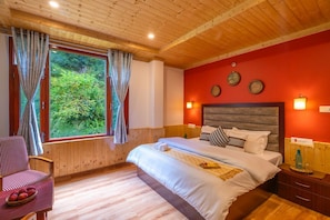 Deluxe-Doppelzimmer, Balkon, Bergblick | Bügeleisen/Bügelbrett, kostenloses WLAN