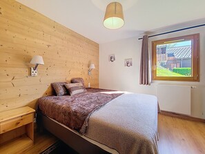 3 bedrooms, iron/ironing board, free WiFi