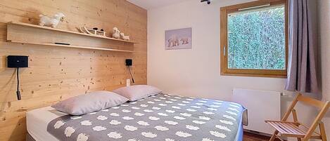 3 bedrooms, iron/ironing board, free WiFi