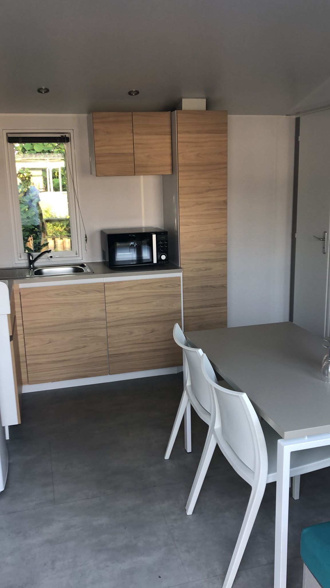 Een magnetron, een kookplaat