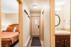 2 Schlafzimmer, Bügeleisen/Bügelbrett, kostenloses WLAN, Bettwäsche