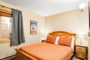 2 bedrooms, iron/ironing board, free WiFi, bed sheets - New! Cozy 2 bedroom, Great Location (Breckenridge)