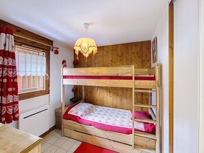 2 bedrooms, iron/ironing board - 2 PO1223-Spacious two room cabin ideally located (Praz-sur-Arly)