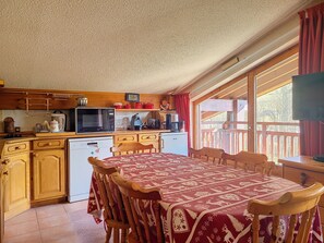 Kühlschrank, Mikrowelle, Ofen, Geschirrspüler