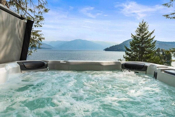 Tina de hidromasaje al aire libre