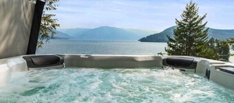 Cliff and Canopy - Lakefront Masterpiece w/Private Dock