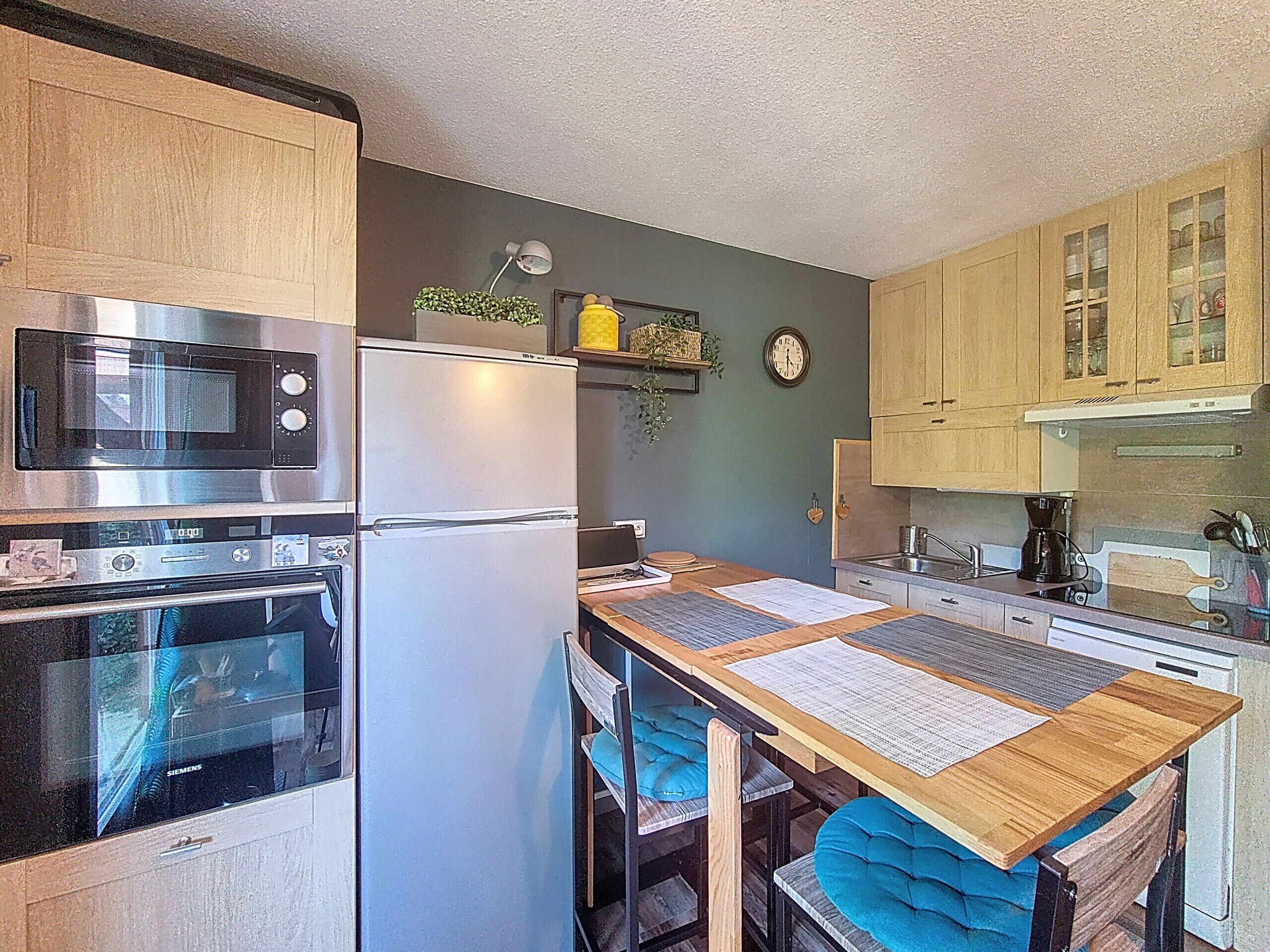 Kjøleskap, mikrobølgeovn, ovn og oppvaskmaskin