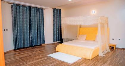 THE MOON 3-bedroom Apartment