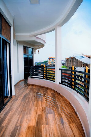 Terrace/patio - THE MOON 3-bedroom Apartment (Gisenyi)