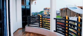 THE MOON 3-bedroom Apartment