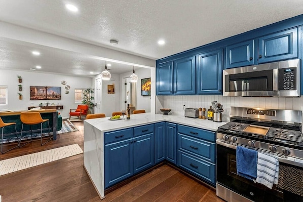 Fridge, microwave, oven, stovetop