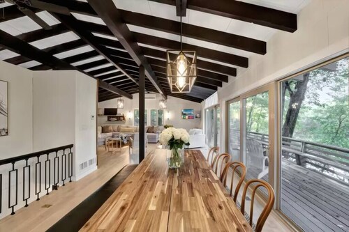 200-Acre Lakefront Estate / 3 Homes, Sleeps 16+