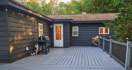 200-Acre Lakefront Estate / 3 Homes, Sleeps 16+