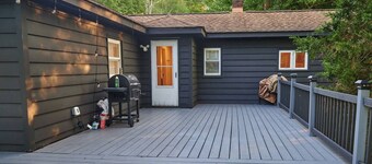 200-Acre Lakefront Estate / 3 Homes, Sleeps 16+