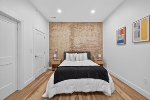 2 bedrooms, WiFi, bed sheets - NEW! Stylish Downtown Unit with Historic Charm (Bloomington)