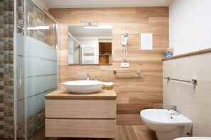 Shower, hair dryer, towels