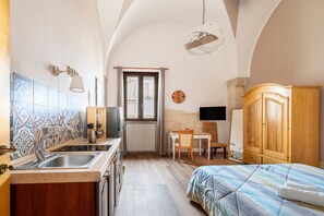 1 bedroom, WiFi, bed sheets - Apartment 'La Dimora Di Marco - Sole E Luna' with Shared Terrace, Wi-Fi and Air Conditioning (Melendugno)