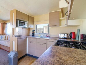 Cookware/dishes/utensils - Singh Leite &amp; Luisa Family Caravan (Clacton-on-Sea)