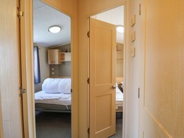 3 quartos, individualmente decorados, individualmente mobiliados