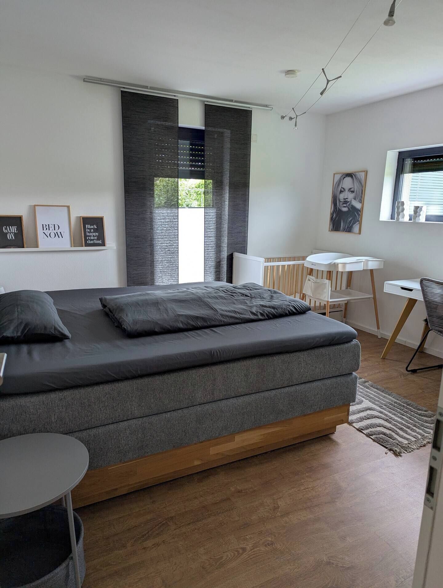 2 bedrooms, desk, iron/ironing board, travel crib