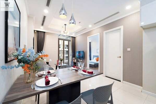 Deluxe Apartment, 1 Queen Bed with Sofa bed, City View | Minibar, desk, blackout curtains, iron/ironing board