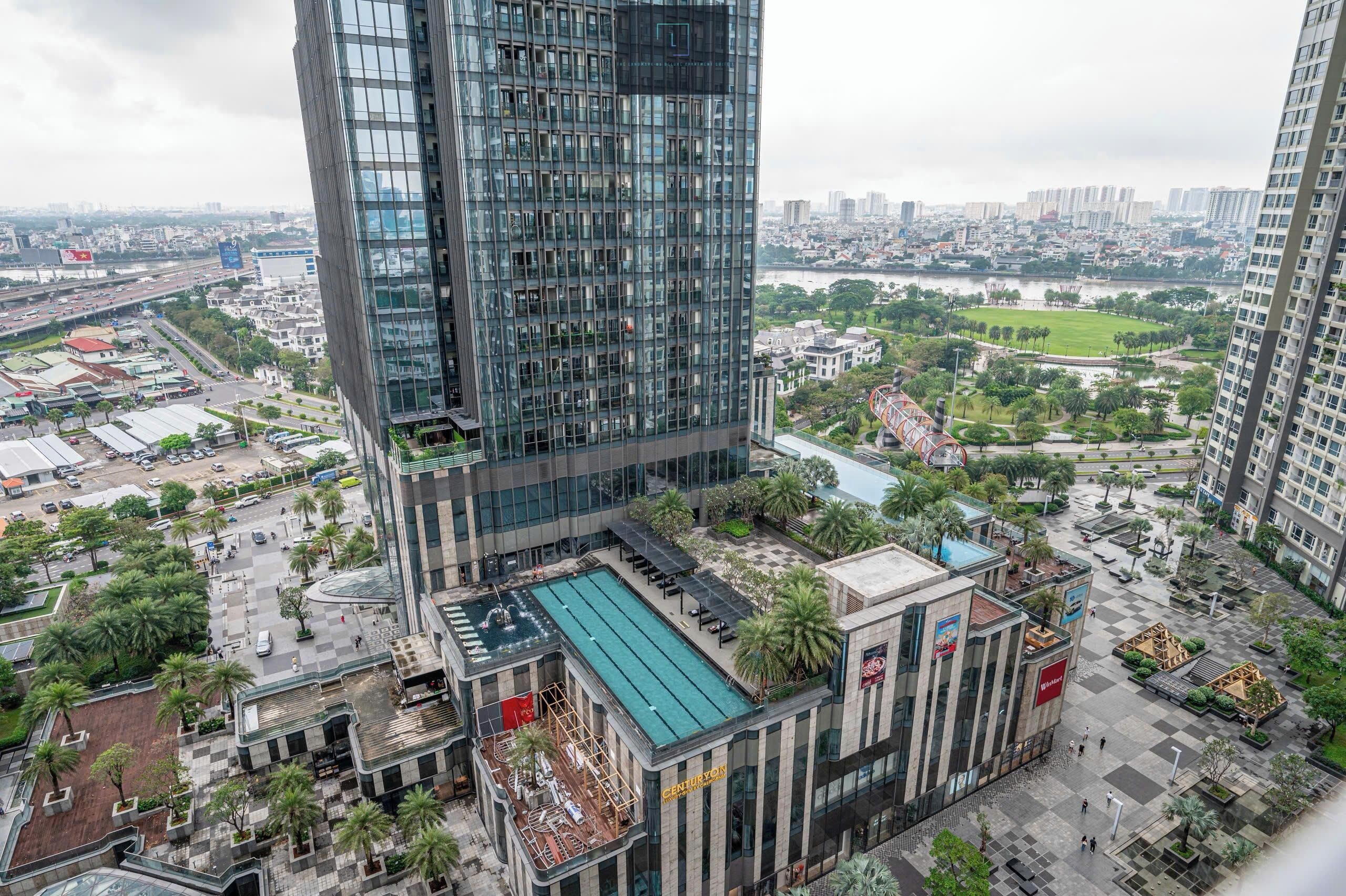 Luxury Apartment, 3 Bedrooms, Balcony, City View | Minibar, desk, blackout drapes, iron/ironing board