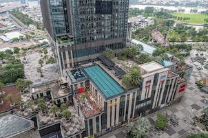 奢華公寓, 3 間臥室, 陽台, 城市景觀 | 迷你吧、書桌、遮光布/窗簾、熨斗/熨衣板