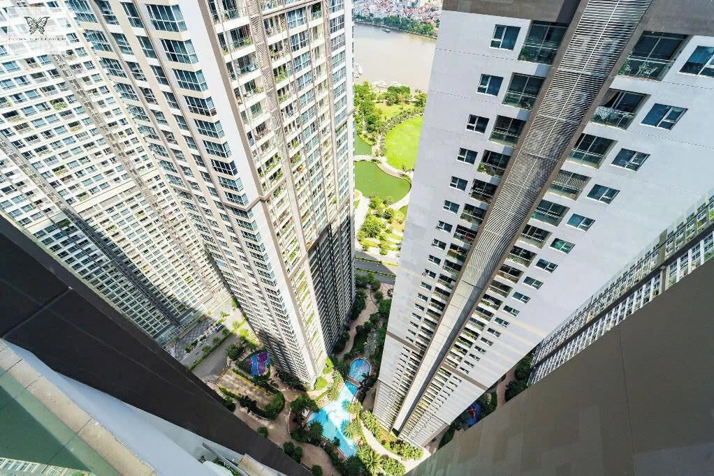 Apartamento Deluxe, 2 habitaciones, vistas a la ciudad | Minibar, escritorio, cortinas opacas y tabla de planchar con plancha