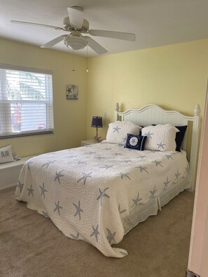 2 bedrooms, free WiFi, bed sheets - WOW! Venice, FL!  RELAX with this peaceful waterview WOW!  3 month minimum! (Venice)