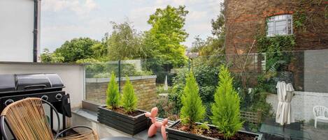 المنطقة المحيطة بالمنشأة