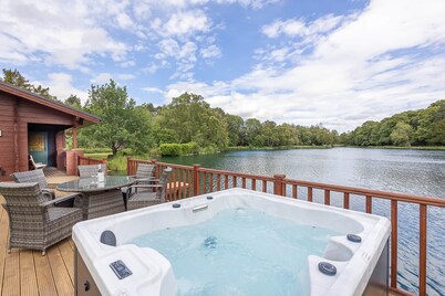 JEM Lodge - Lakeside Farm Ltd