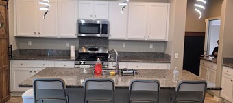 Home away from home, cozy room with private bathroom and great mountain view.