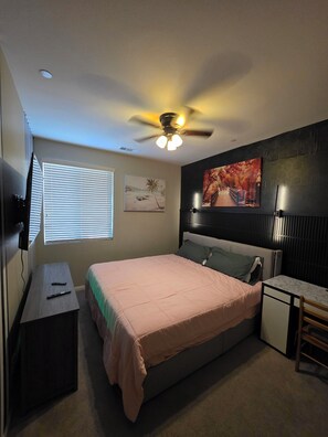 1 dormitorio, tabla de planchar con plancha, wifi y ropa de cama