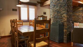 Rumah, Boleh Merokok | 10 kamar tidur